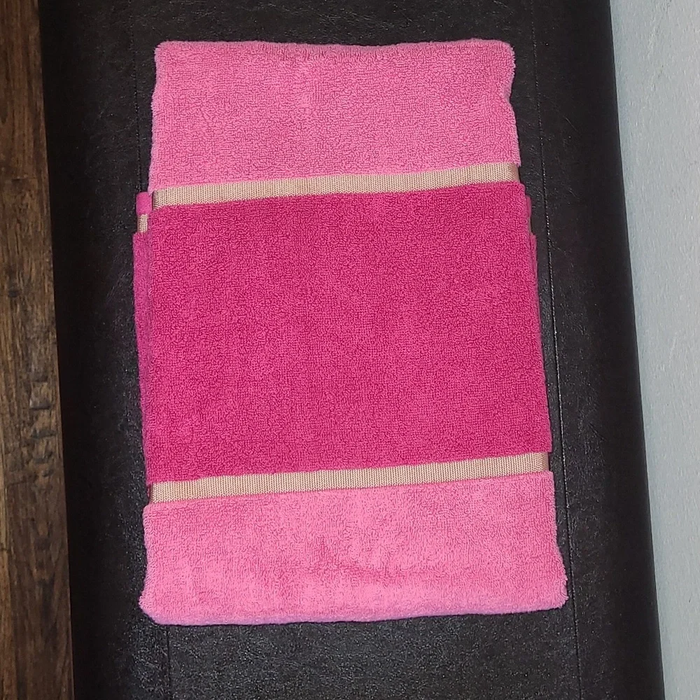 NWT Juicy Couture Pink & Gold Towel Set